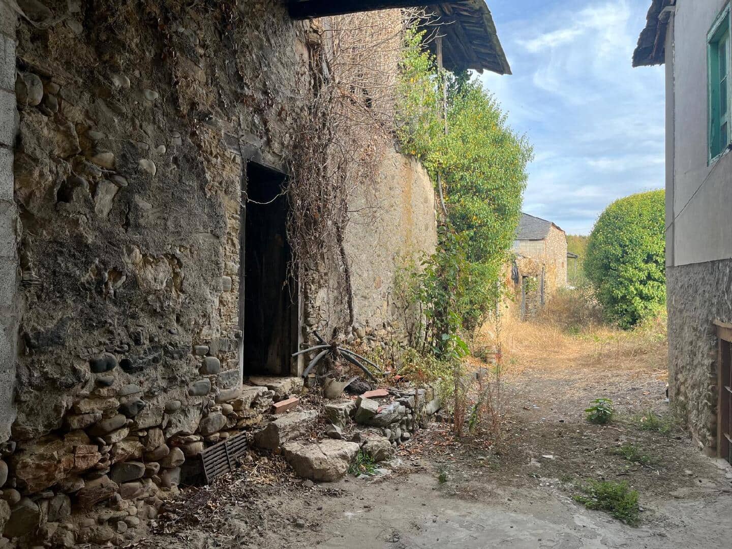 6 bedroom Townhouse for sale in Carracedelo - € 13,000 (Ref: 9362734)