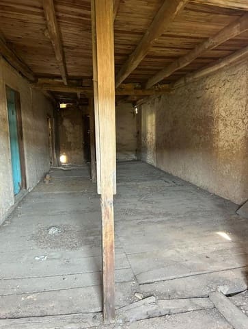 9 bedroom Townhouse for sale in Folgoso de la Ribera - € 28,000 (Ref: 9362737)