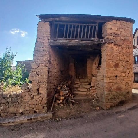 Townhouse for sale in Bembibre - € 6,000 (Ref: 9362739)