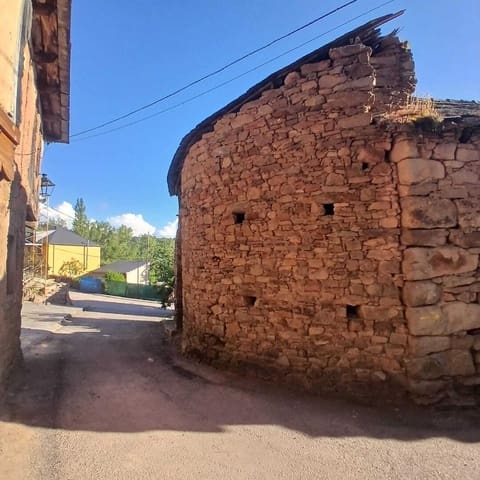 Townhouse for sale in Bembibre - € 6,000 (Ref: 9362739)