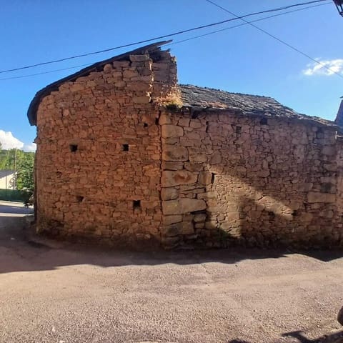 Townhouse for sale in Bembibre - € 6,000 (Ref: 9362739)