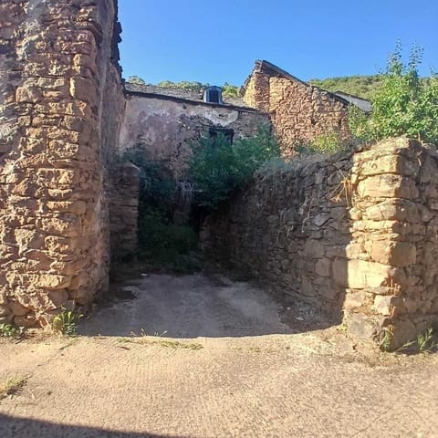 Townhouse for sale in Bembibre - € 6,000 (Ref: 9362739)