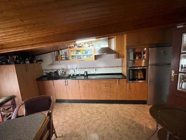 4 bedroom Townhouse for sale in Villagatón - € 200,000 (Ref: 9362742)