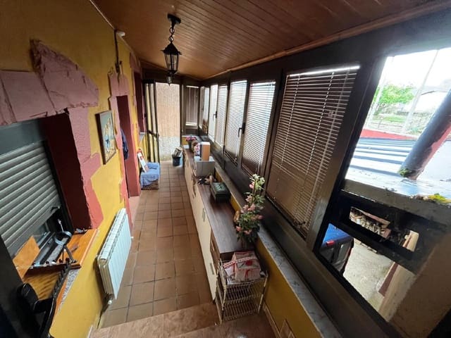 4 bedroom Townhouse for sale in Villagatón - € 200,000 (Ref: 9362742)