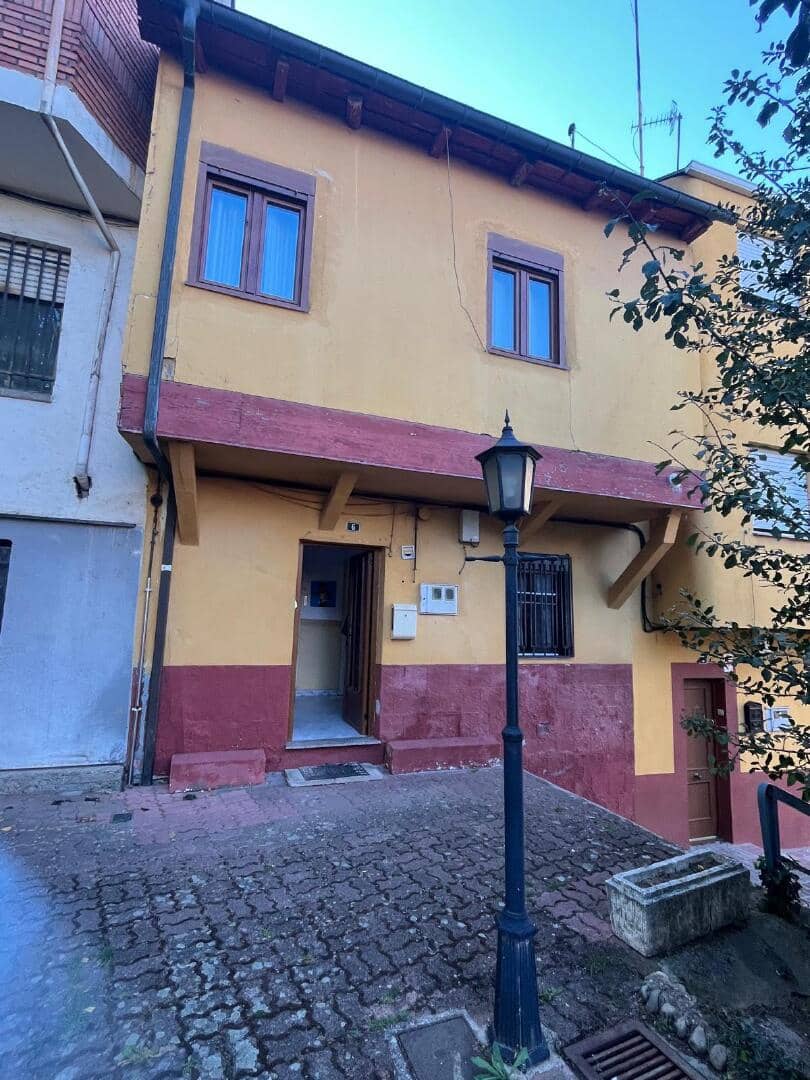 4 slaapkamer Huis te koop in Bembibre - € 43.000 (Ref: 9362745)