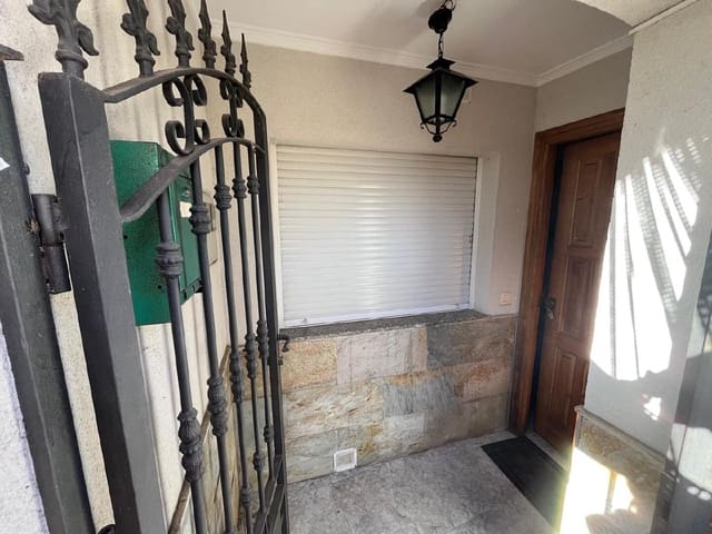 4 bedroom Townhouse for sale in Castropodame - € 64,500 (Ref: 9362748)