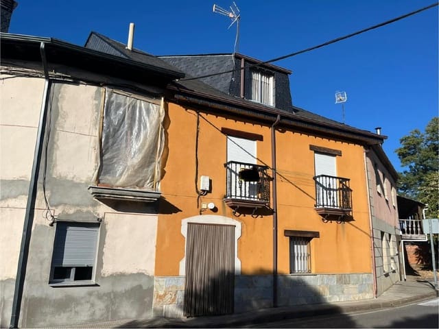 4 bedroom Townhouse for sale in Castropodame - € 64,500 (Ref: 9362748)