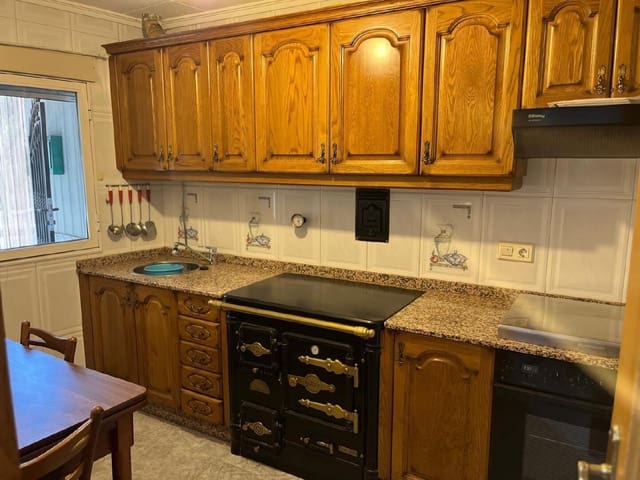 4 bedroom Townhouse for sale in Castropodame - € 64,500 (Ref: 9362748)