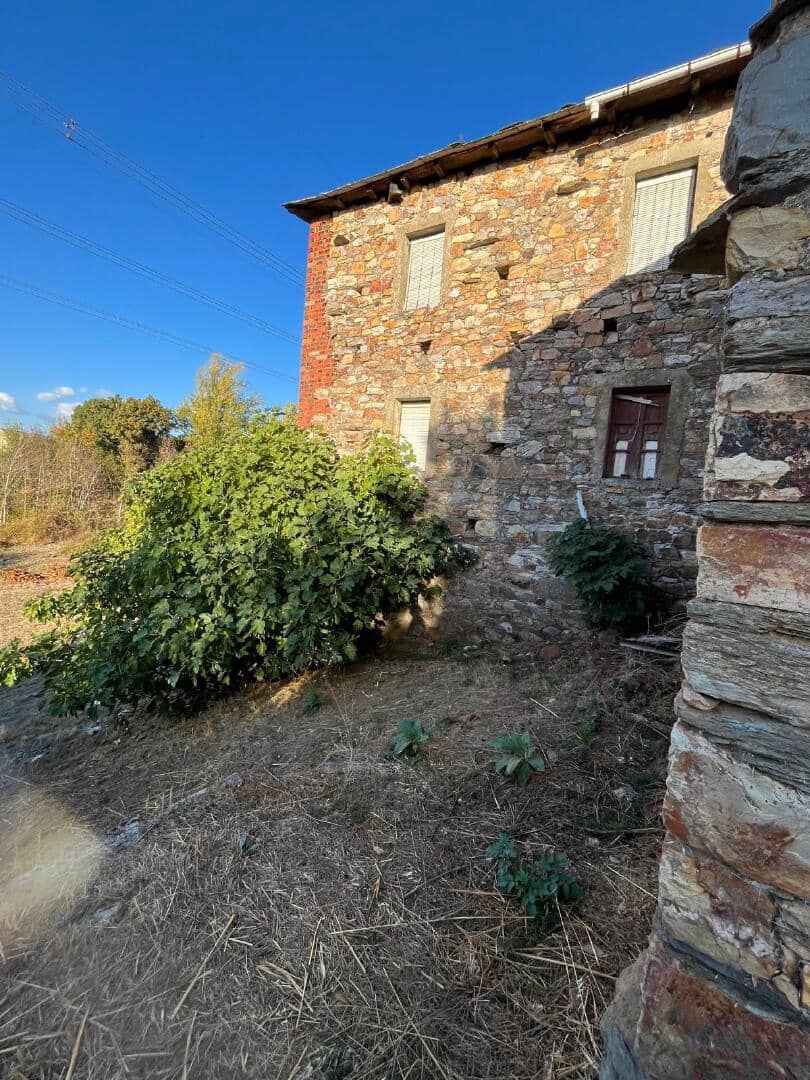 20 makuuhuone Omakotitalo myytävänä paikassa Castropodame - 35 000 € (Ref: 9362749)