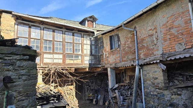 6 quarto Casa em Banda para venda em Noceda, Noceda del Bierzo - 85 000 € (Ref: 9362754)