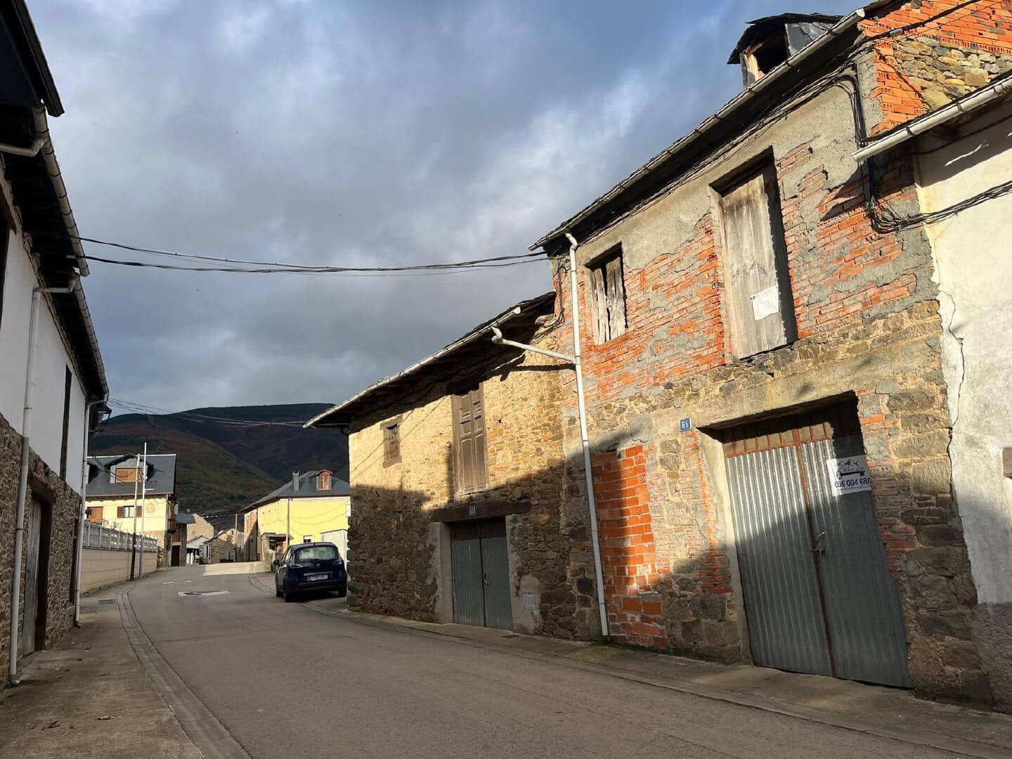 Omakotitalo myytävänä paikassa Noceda del Bierzo - 11 000 € (Ref: 9362756)