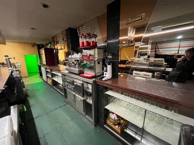 Komercyjne do wynajęcia w Bembibre - 1 200 € (Ref: 9366902)