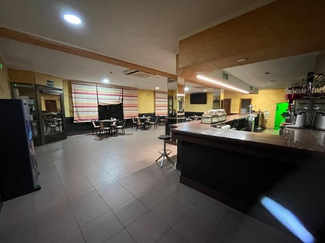 Komercyjne do wynajęcia w Bembibre - 1 200 € (Ref: 9366902)