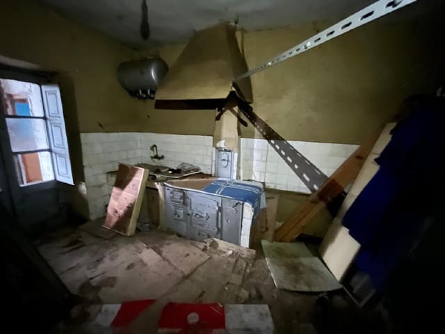 4 bedroom Townhouse for sale in Bembibre - € 37,000 (Ref: 9410377)