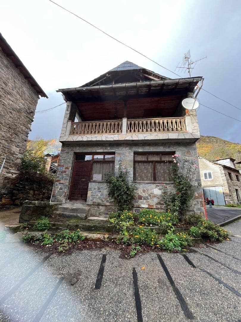 6 bedroom Townhouse for sale in Iguena - € 75,000 (Ref: 9410378)