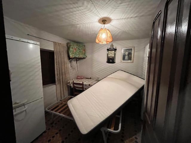 Casa de 4 habitaciones en Igüeña en venta - 40.000 € (Ref: 9471627)