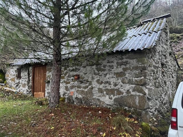 Casa de 4 habitaciones en Igüeña en venta - 40.000 € (Ref: 9471627)