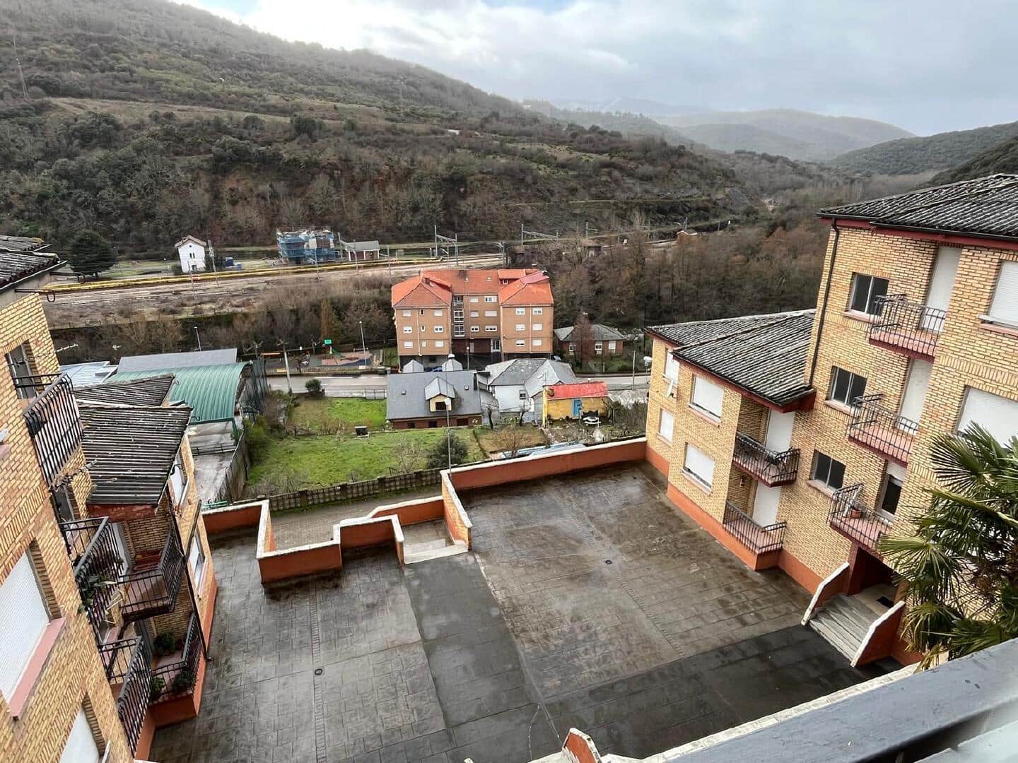 3 bedroom Apartment for sale in Torre del Bierzo - € 39,000 (Ref: 9550342)