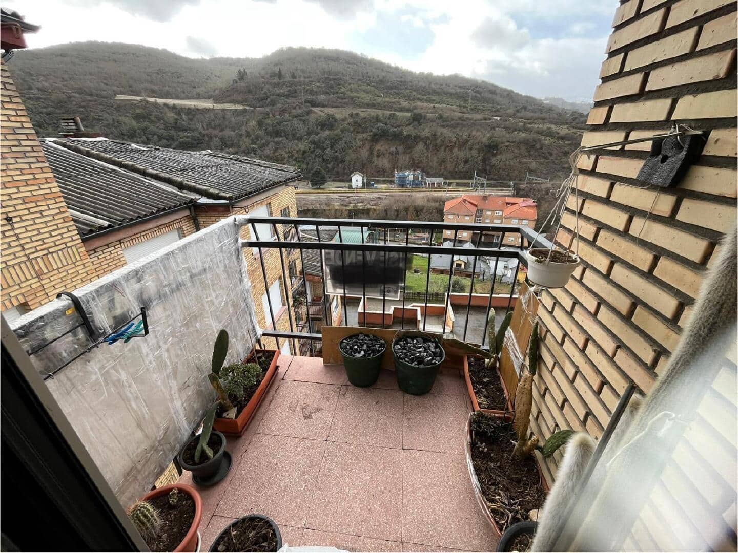3 bedroom Apartment for sale in Torre del Bierzo - € 39,000 (Ref: 9550342)
