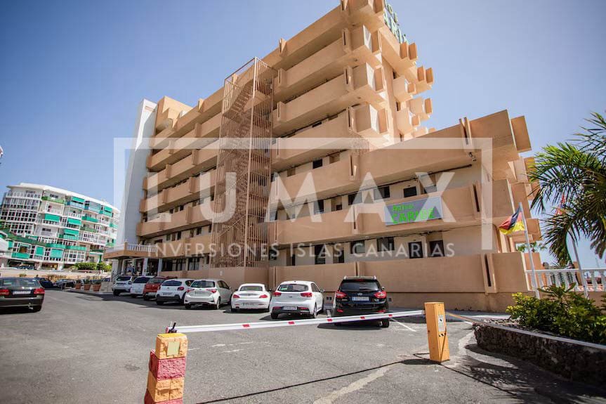 Apartamento de 1 habitación en Playa de las Americas en venta con piscina garaje - 245.000 € (Ref: 9911510)