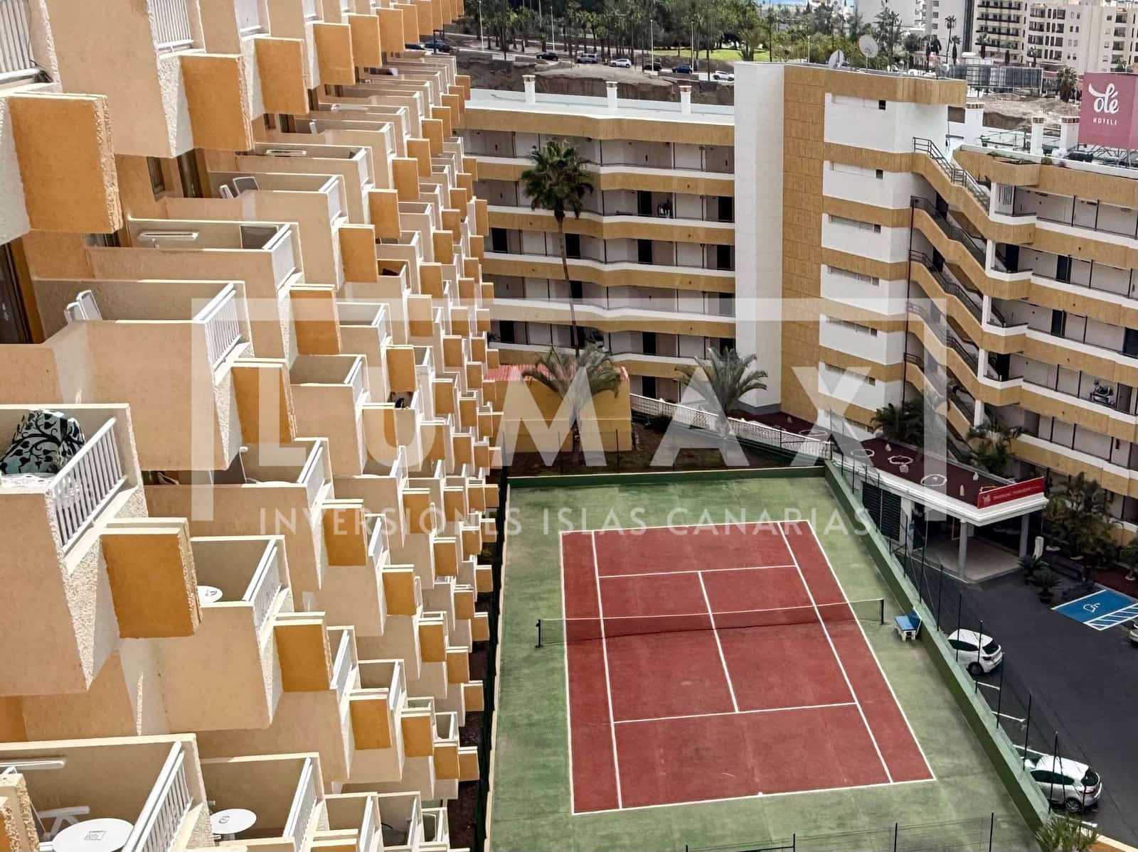 Apartamento de 1 habitación en Playa de las Americas en venta con piscina garaje - 245.000 € (Ref: 9911510)