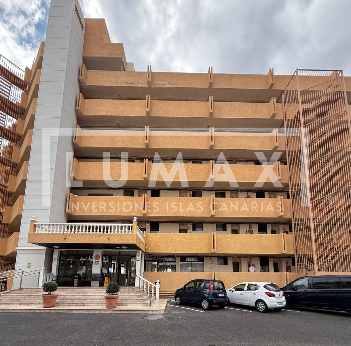 Apartamento de 1 habitación en Playa de las Americas en venta con piscina garaje - 245.000 € (Ref: 9911510)