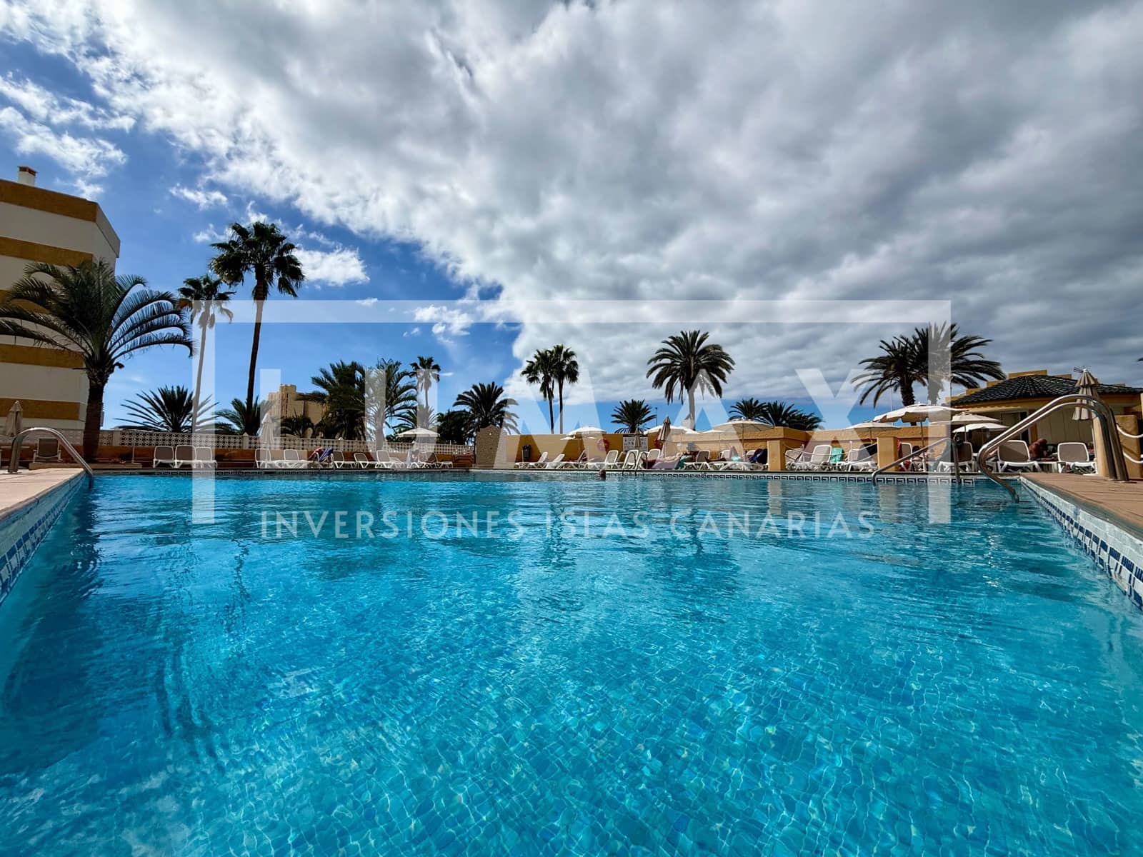 Apartamento de 1 habitación en Playa de las Americas en venta con piscina garaje - 245.000 € (Ref: 9911510)