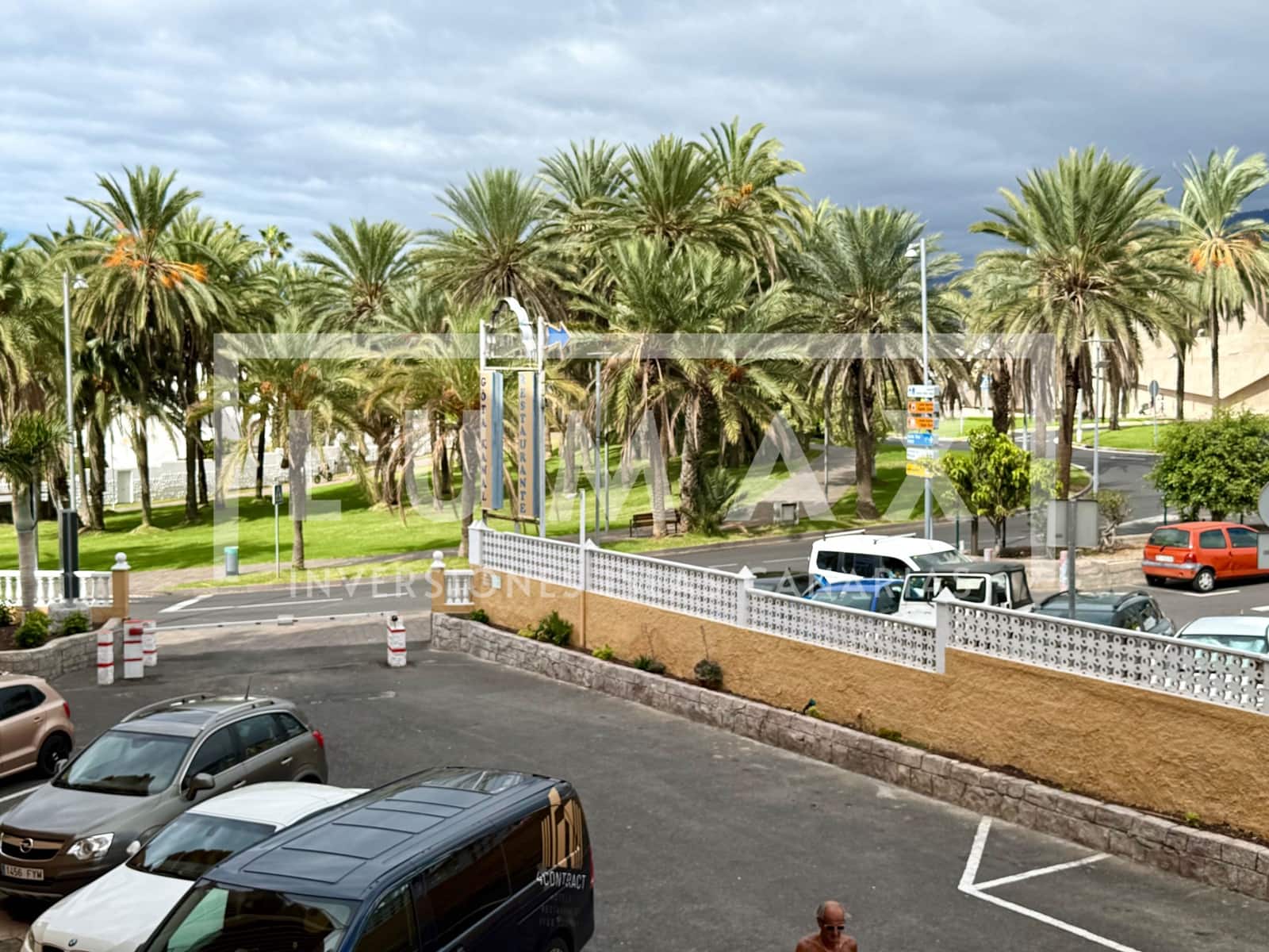 Apartamento de 1 habitación en Playa de las Americas en venta con piscina garaje - 245.000 € (Ref: 9911510)