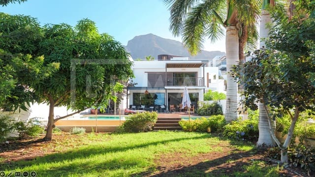 Chalet de 4 habitaciones en Playa de Fañabé Alto, Adeje en venta con piscina garaje - 2.625.000 € (Ref: 9911804)