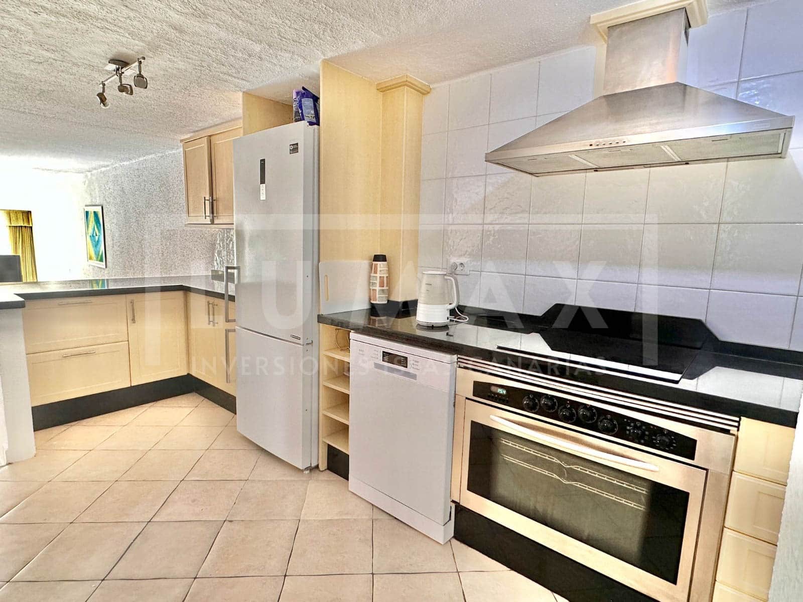 2 sovrum Bungalow till salu i Playa de las Americas med pool - 795 000 € (Ref: 9918855)