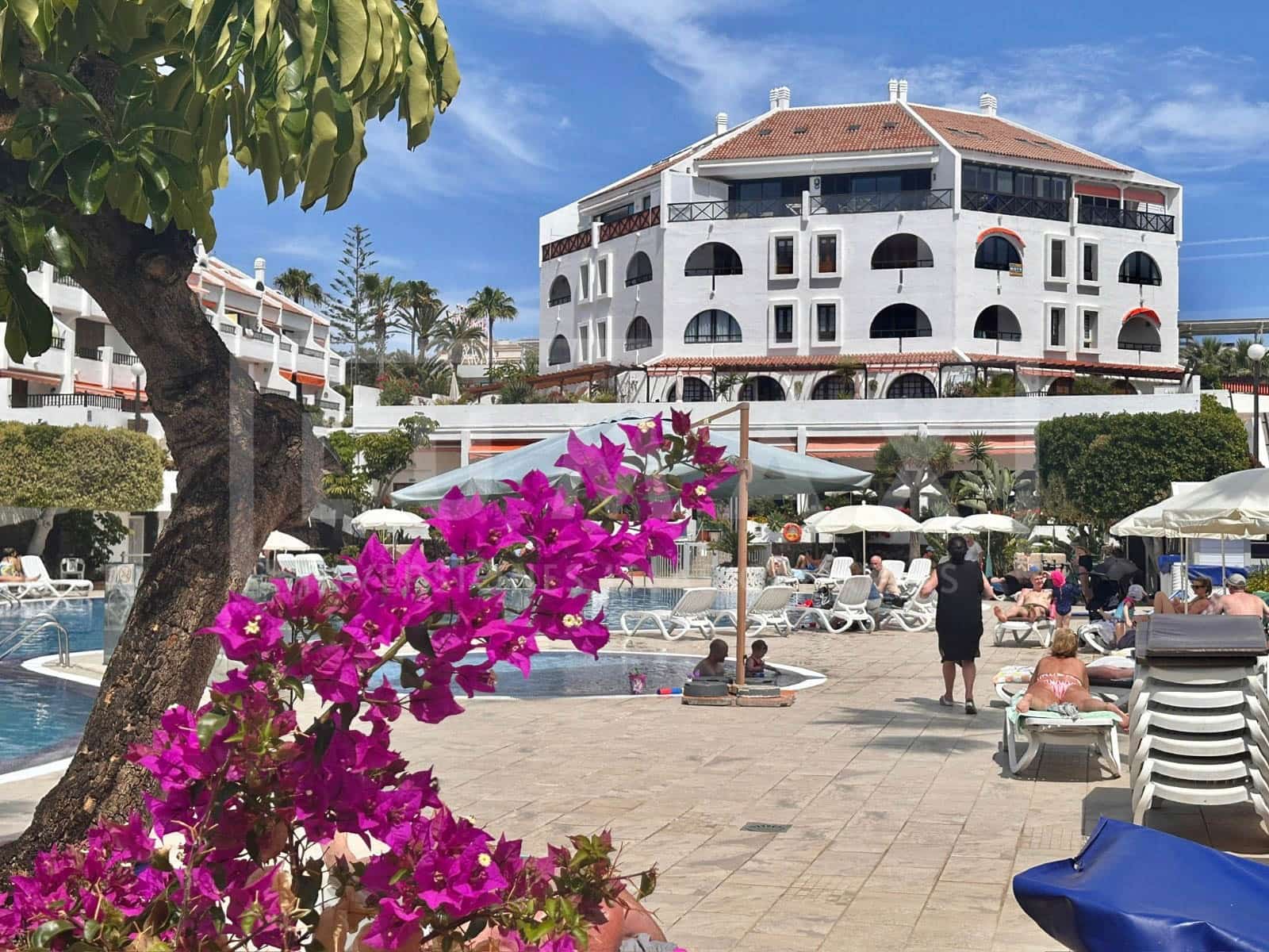 2 sovrum Bungalow till salu i Playa de las Americas med pool - 795 000 € (Ref: 9918855)