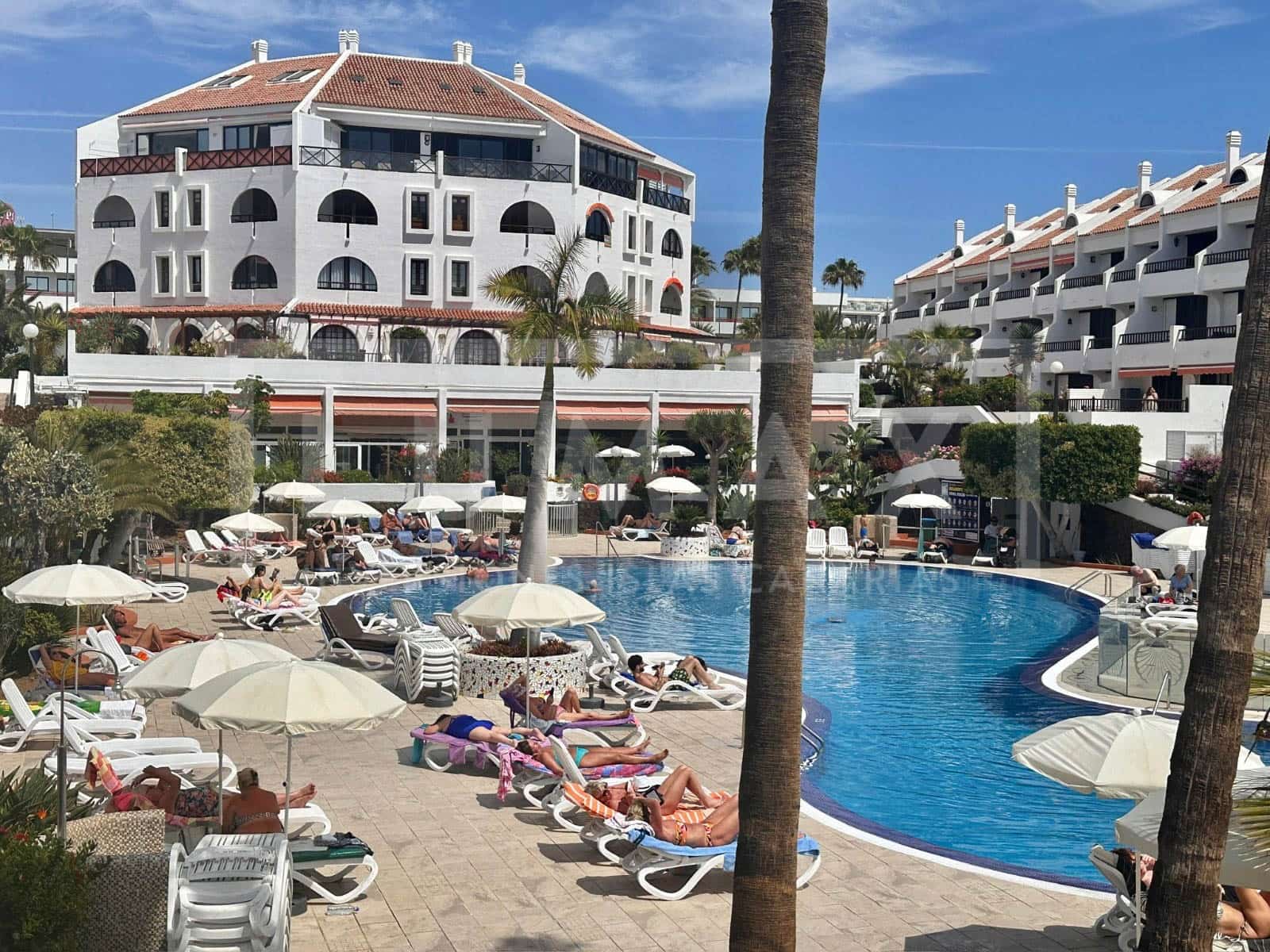 2 sovrum Bungalow till salu i Playa de las Americas med pool - 795 000 € (Ref: 9918855)
