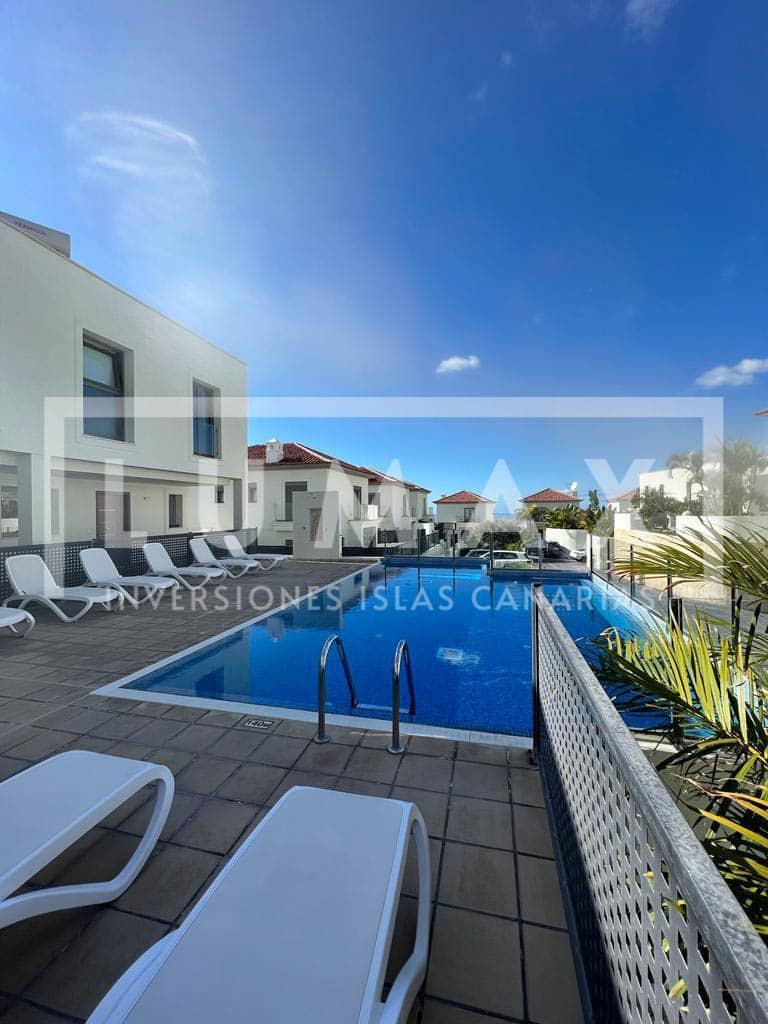 3 soveværelse Byhus til salg i Chayofa med swimmingpool garage - € 680.000 (Ref: 9937089)