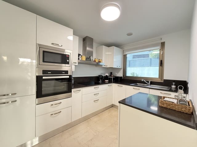 3 sypialnia Dom na sprzedaż w Chayofa, Arona z basenem garażem - 680 000 € (Ref: 9937089)