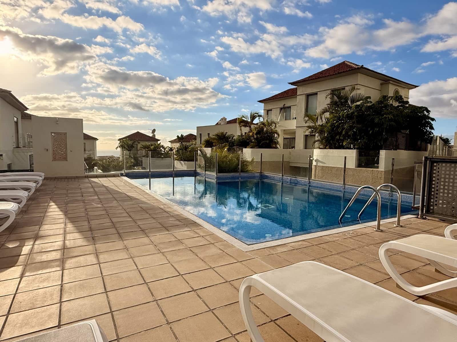 3 soveværelse Byhus til salg i Chayofa med swimmingpool garage - € 680.000 (Ref: 9937089)