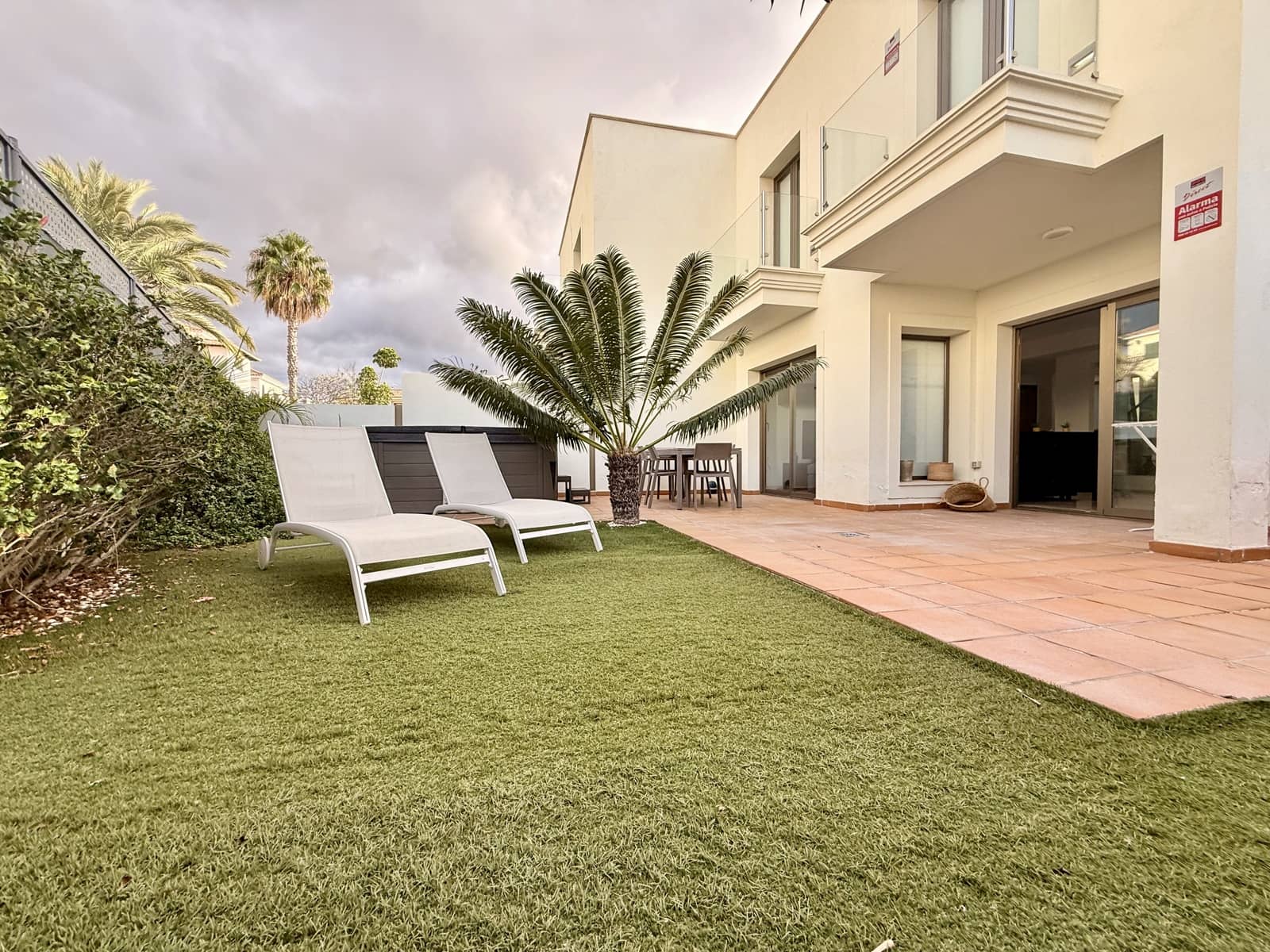 3 soveværelse Byhus til salg i Chayofa med swimmingpool garage - € 680.000 (Ref: 9937089)