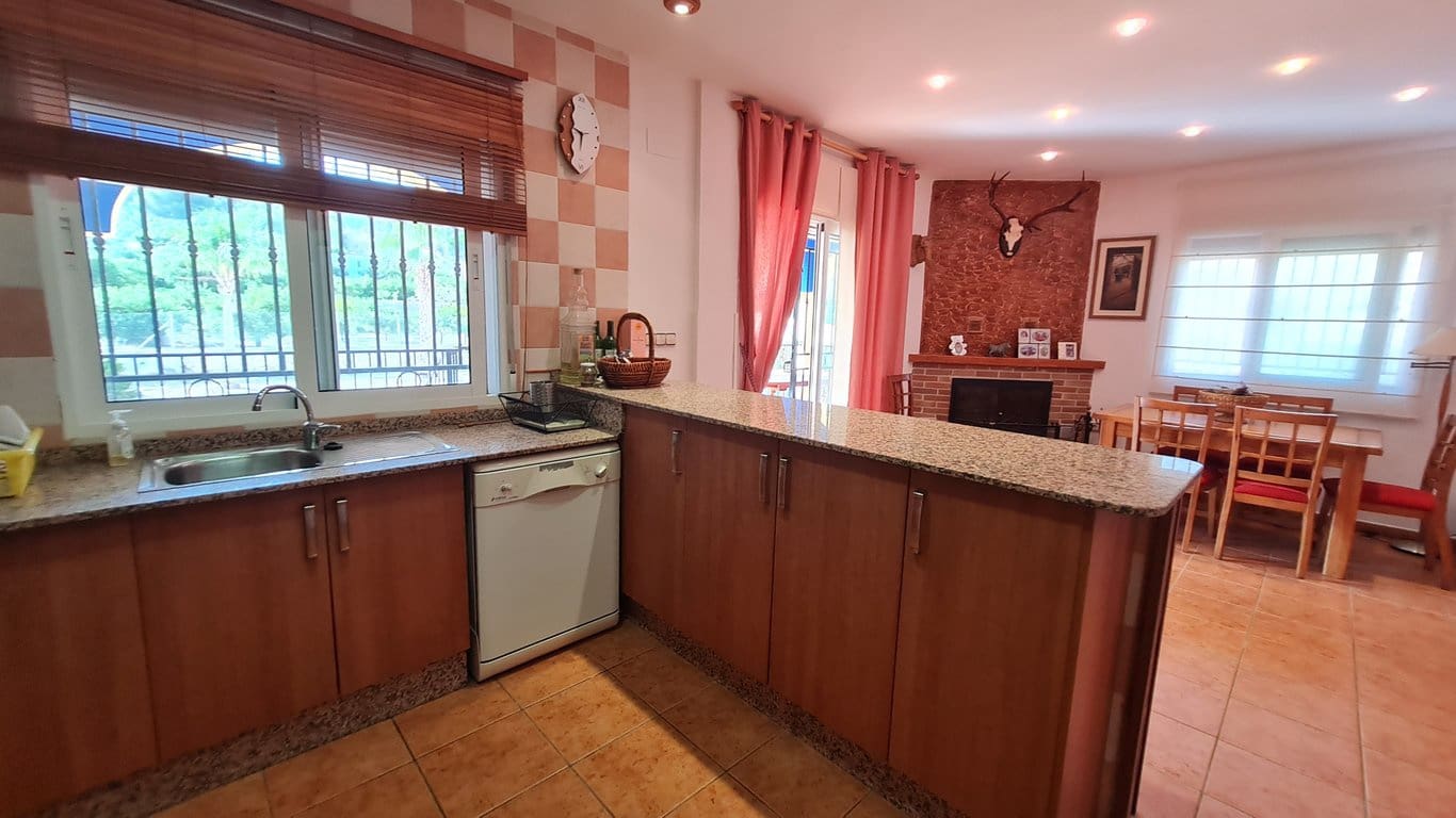 3 makuuhuone Maalaistalo myytävänä paikassa Blanca mukana uima-altaan 
autotalli - 375 000 € (Ref: 10082012)