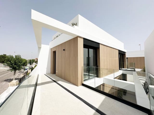 3 soveværelse Villa til salg i Torre de la Horadada, Pilar de la Horadada med swimmingpool - € 589.000 (Ref: 9850583)