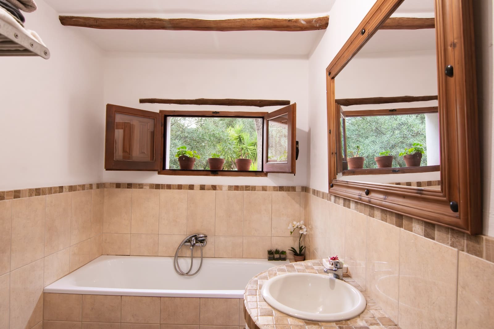 5 soveværelse Finca/Landehus til salg i Los Guajares med swimmingpool garage - € 349.000 (Ref: 9362930)