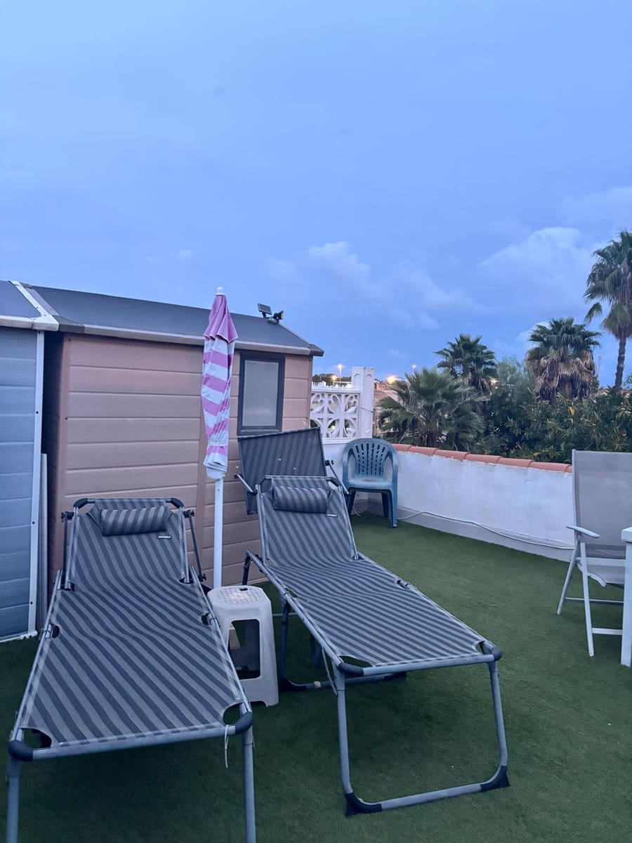 Adosado de 3 habitaciones en Torrevieja en venta con piscina - 150.000 € (Ref: 9410141)