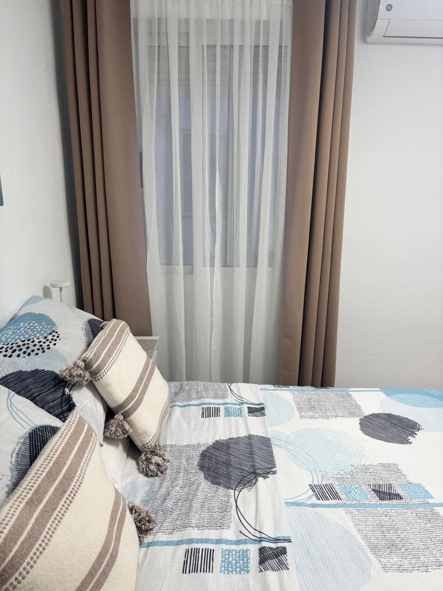 Adosado de 3 habitaciones en Torrevieja en venta con piscina - 150.000 € (Ref: 9410141)