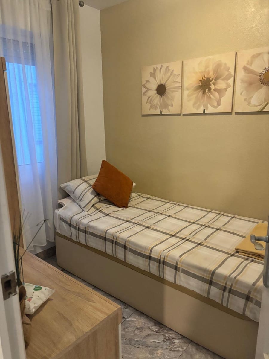 Adosado de 3 habitaciones en Torrevieja en venta con piscina - 150.000 € (Ref: 9410141)