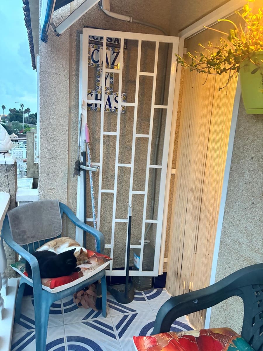 Adosado de 3 habitaciones en Torrevieja en venta con piscina - 150.000 € (Ref: 9410141)