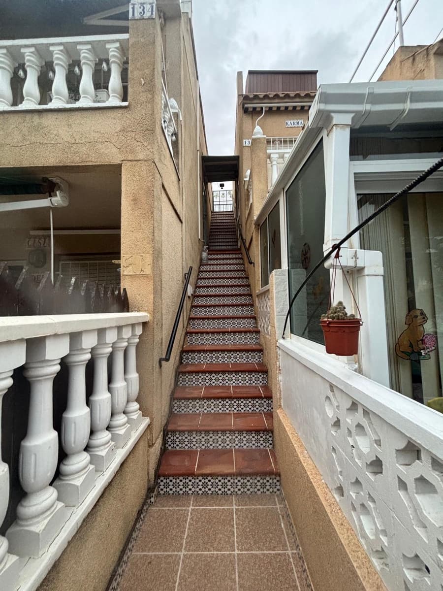 Adosado de 3 habitaciones en Torrevieja en venta con piscina - 150.000 € (Ref: 9410141)