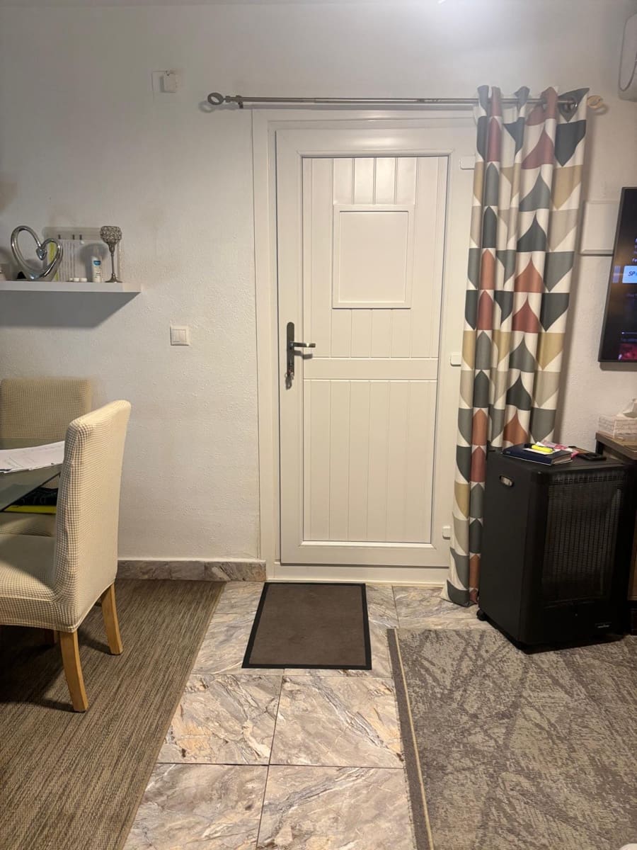 Adosado de 3 habitaciones en Torrevieja en venta con piscina - 150.000 € (Ref: 9410141)