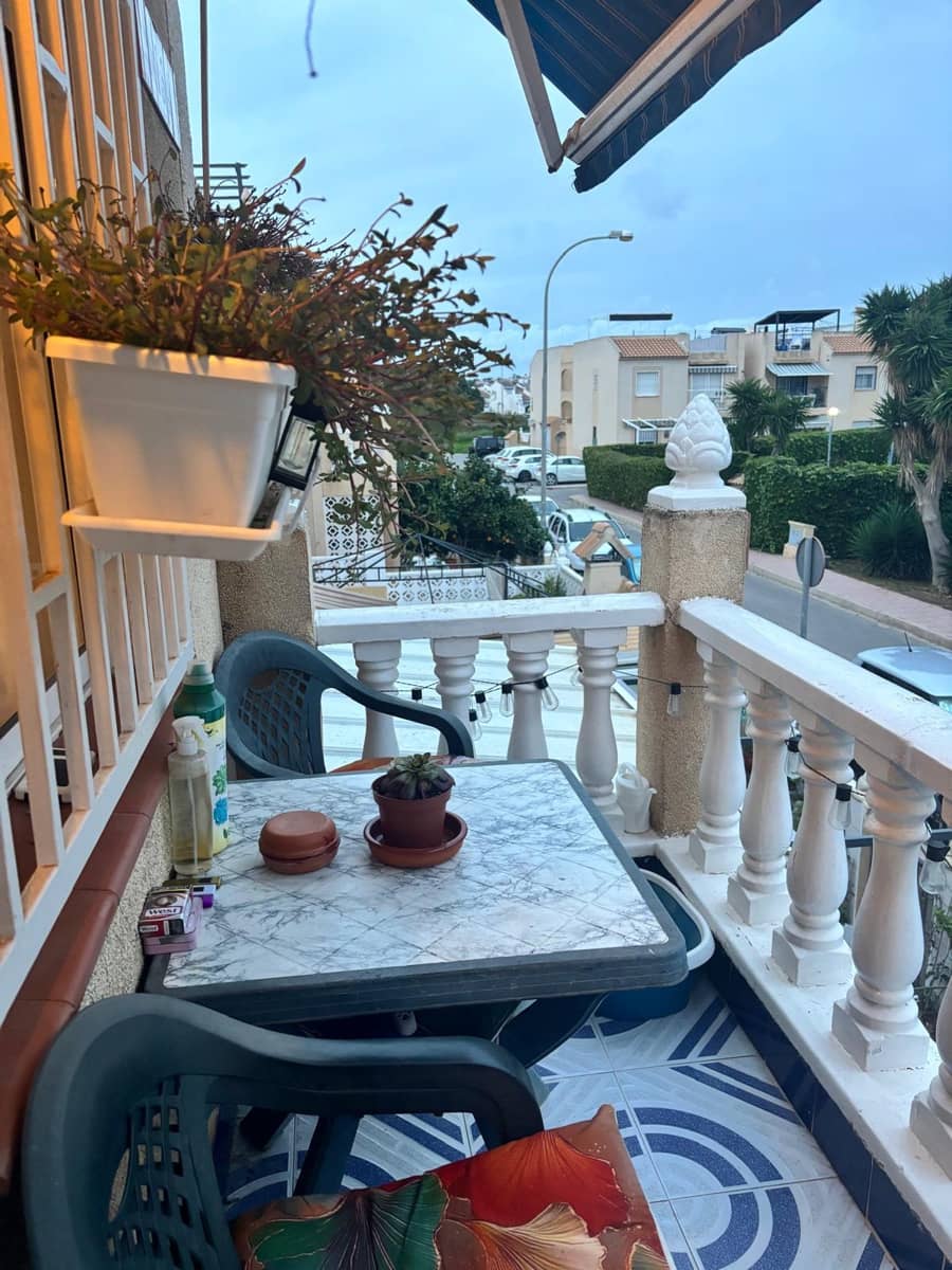 Adosado de 3 habitaciones en Torrevieja en venta con piscina - 150.000 € (Ref: 9410141)