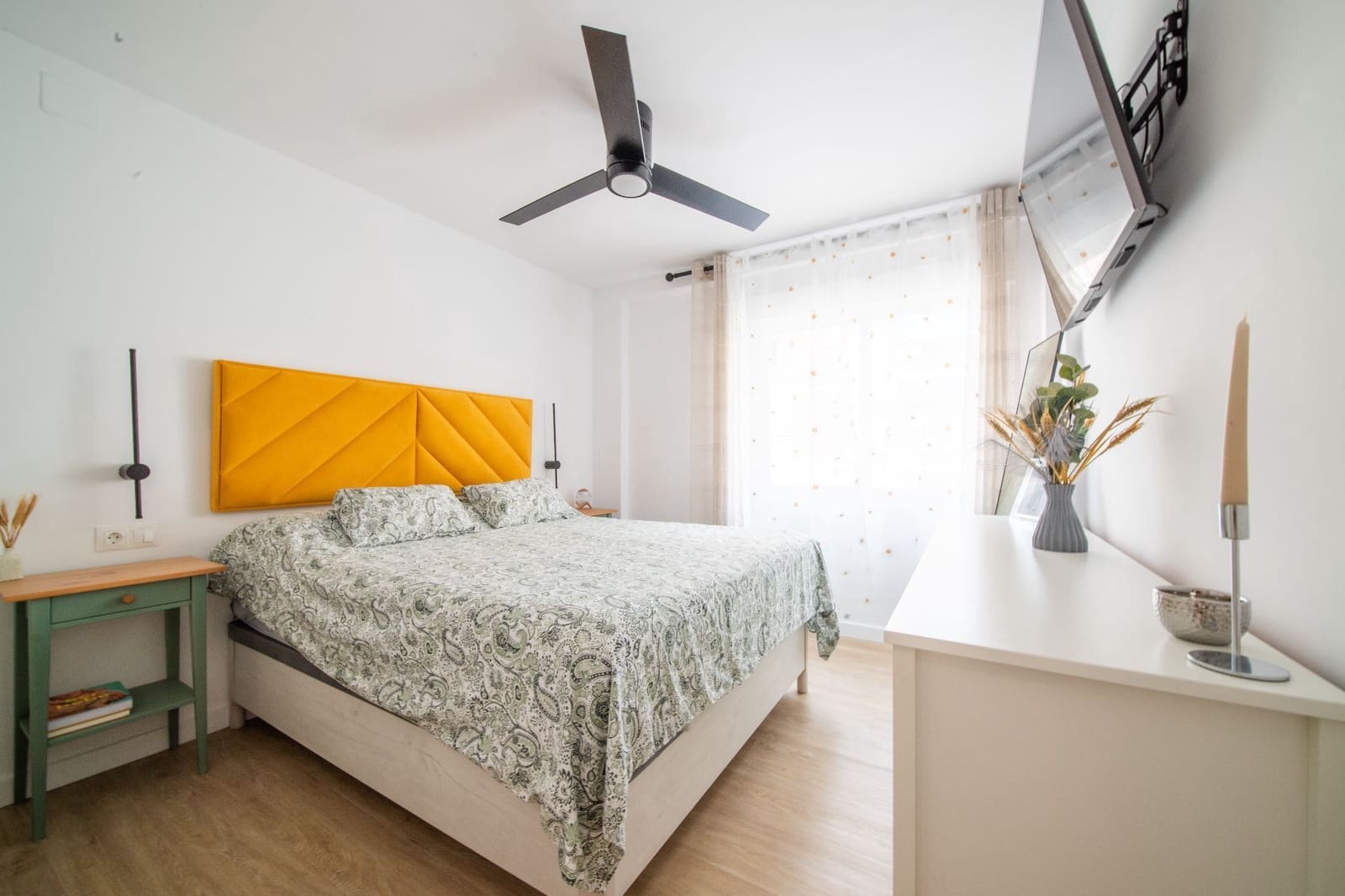 Piso de 2 habitaciones en Rincón de la Victoria en venta - 345.000 € (Ref: 10094944)