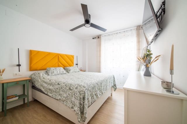 Piso de 2 habitaciones en Rincón de la Victoria en venta - 345.000 € (Ref: 10094944)