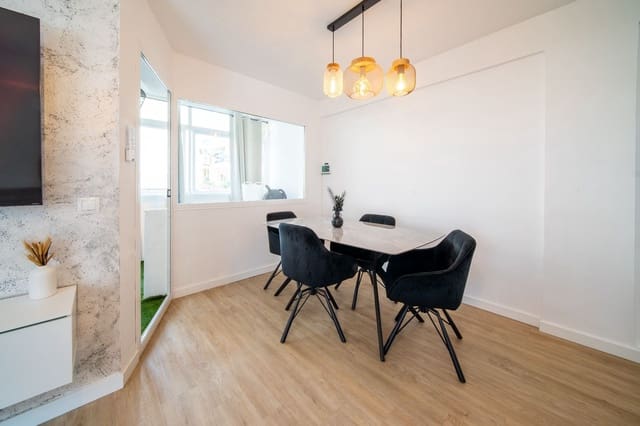 Piso de 2 habitaciones en Rincón de la Victoria en venta - 345.000 € (Ref: 10094944)