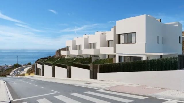 4 Zimmer Doppelhaus zu verkaufen in Rincón de la Victoria mit Garage - 695.000 € (Ref: 10094950)